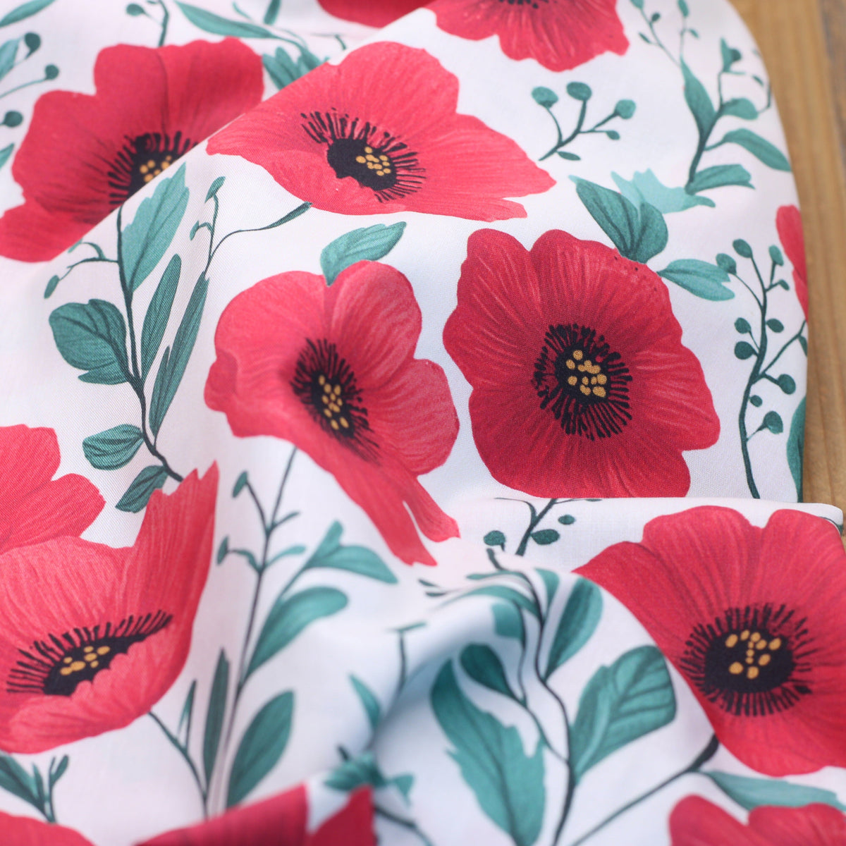 Tissu popeline de coton fleuri - COQUELICOTS- Blanc cassé /Rouge (Vendu x10cm) Tissus Sélection Gaspard & Léonie | Gaspard et Léonie Tissus en ligne et Mercerie à Toulouse