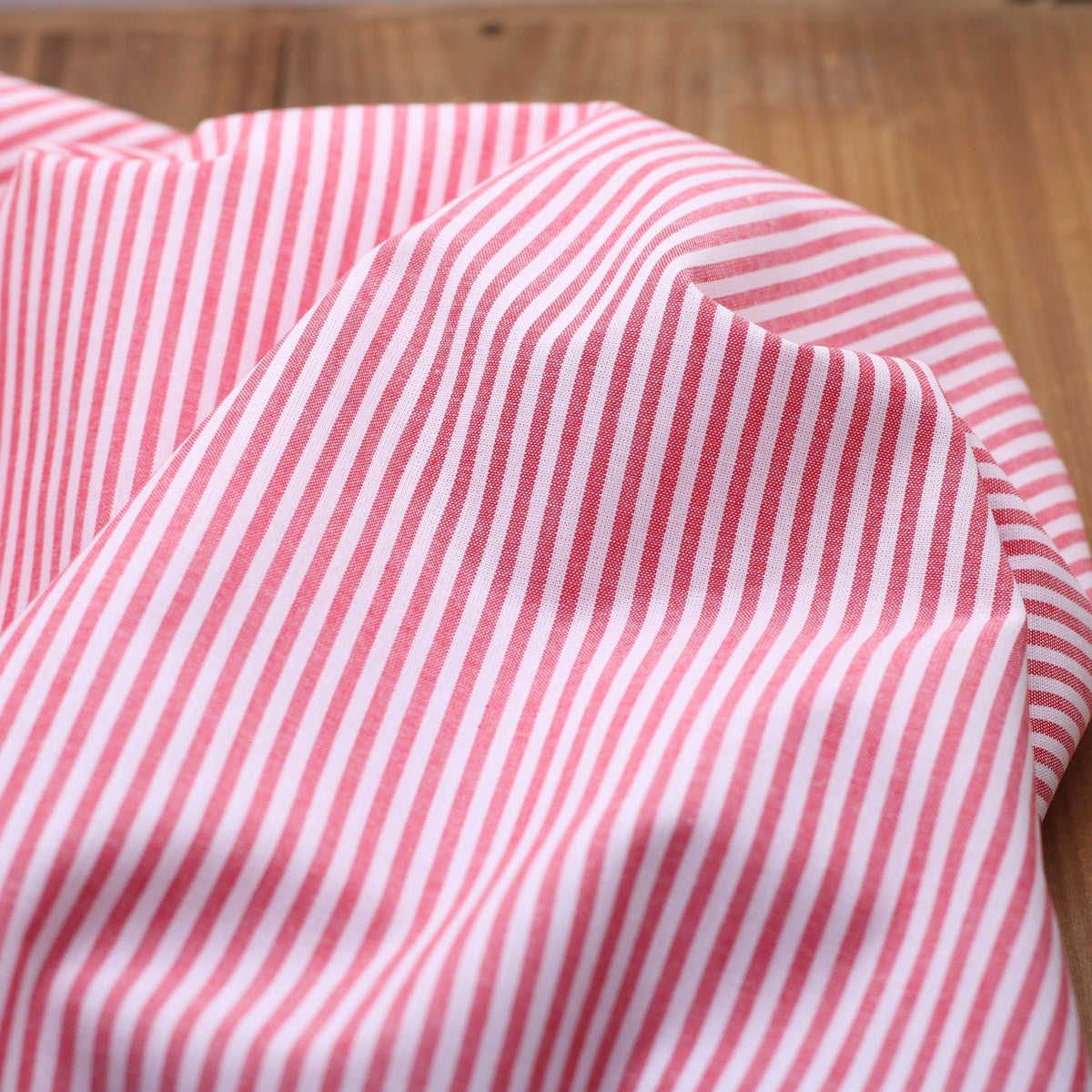 Tissu popeline de coton RAYURES - Rouge (Vendu x10cm) Tissus Sélection Gaspard & Léonie | Gaspard et Léonie Tissus en ligne et Mercerie à Toulouse
