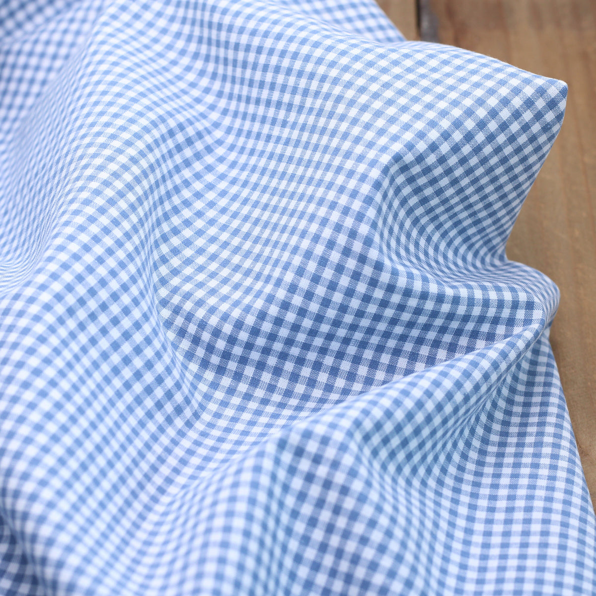Tissu popeline de coton VICHY - Bleu glacier (Vendu x10cm) Tissus Sélection Gaspard & Léonie | Gaspard et Léonie Tissus en ligne et Mercerie à Toulouse