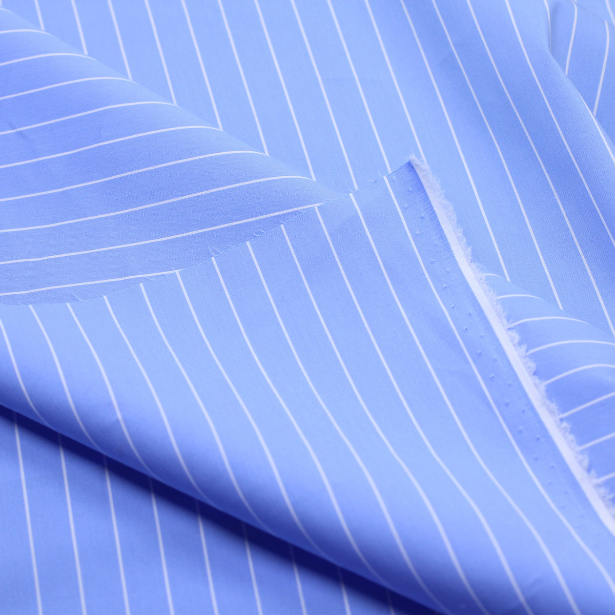 Tissu Satin de coton stretch - FINES RAYURES- Blanc/Bleu (Vendu x10cm) Tissus Sélection Gaspard & Léonie | Gaspard et Léonie Tissus en ligne et Mercerie à Toulouse