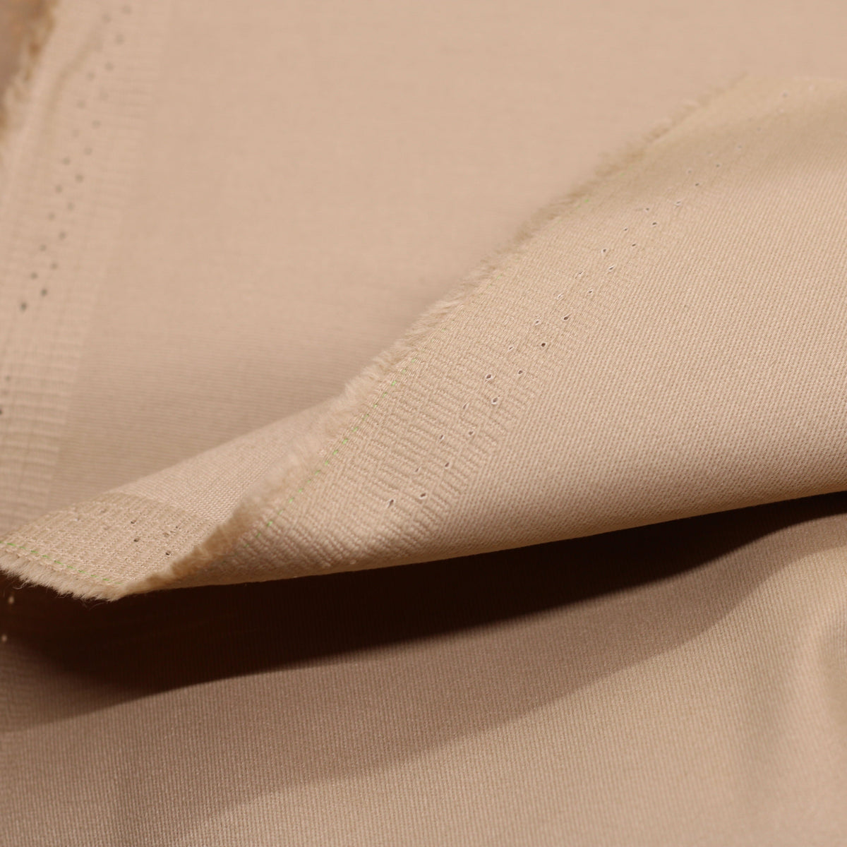 Tissu Twill de coton brossé stretch - CHINO - Beige (Vendu par 10cm) Tissus Sélection Gaspard & Léonie | Gaspard et Léonie Tissus en ligne et Mercerie à Toulouse