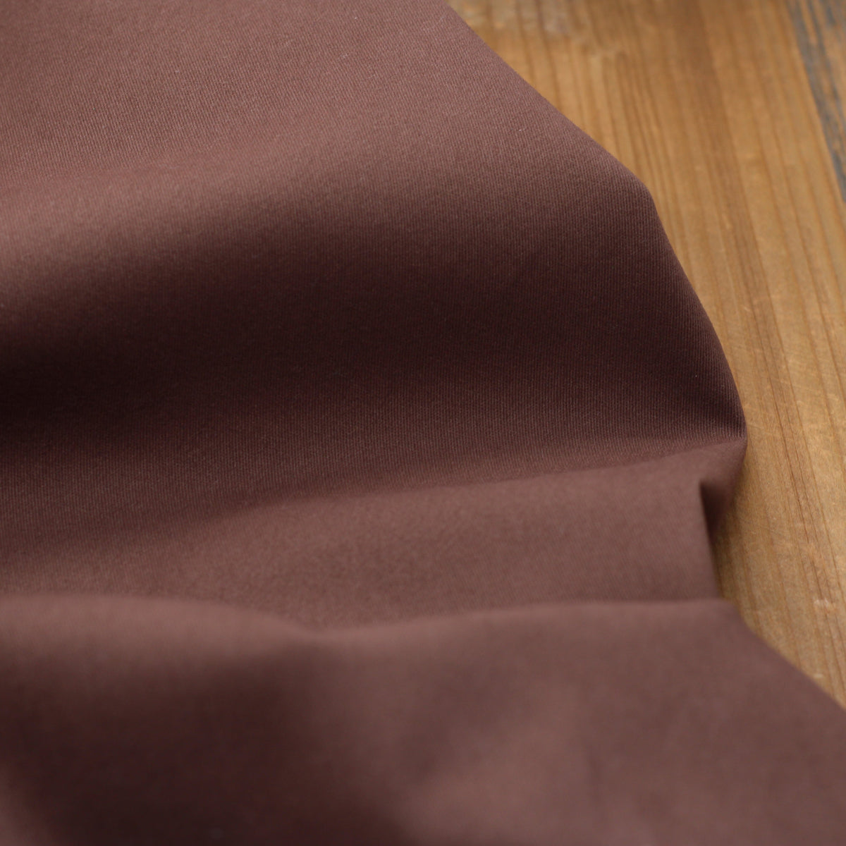 Tissu Twill de coton brossé stretch - CHINO - Marron Chocolat (Vendu par 10cm) Tissus Sélection Gaspard & Léonie | Gaspard et Léonie Tissus en ligne et Mercerie à Toulouse