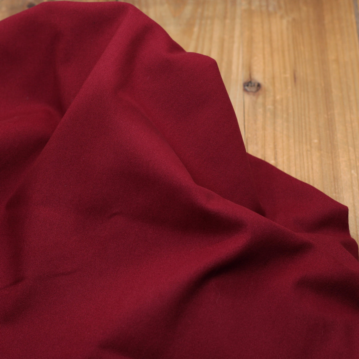 Tissu Twill de coton brossé stretch - CHINO - Rouge bordeaux (Vendu par 10cm) Tissus Sélection Gaspard & Léonie | Gaspard et Léonie Tissus en ligne et Mercerie à Toulouse