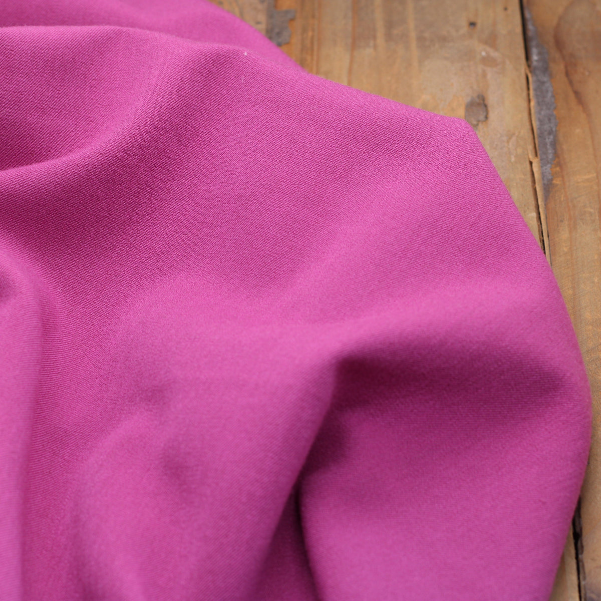 Tissu Twill Uni Stretch- Rose fuschia (Vendu x10cm) Tissus Sélection Gaspard & Léonie | Gaspard et Léonie Tissus en ligne et Mercerie à Toulouse