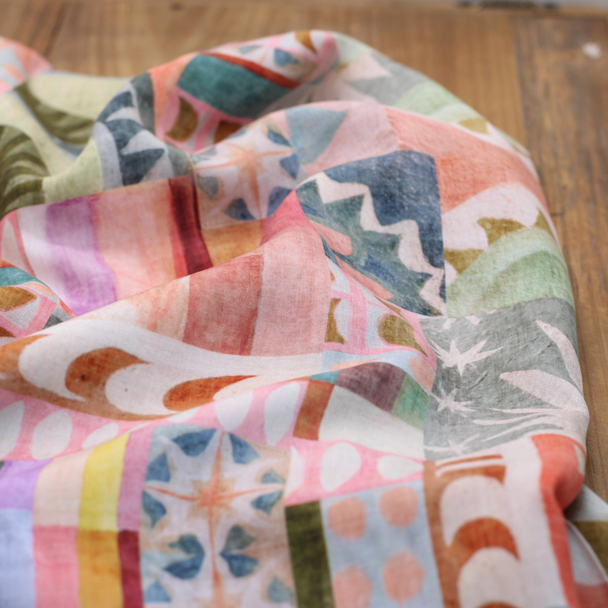 Tissu Viscose - ASTREE - Corail (vendu x10cm) Tissus Sélection Gaspard & Léonie | Gaspard et Léonie Tissus en ligne et Mercerie à Toulouse