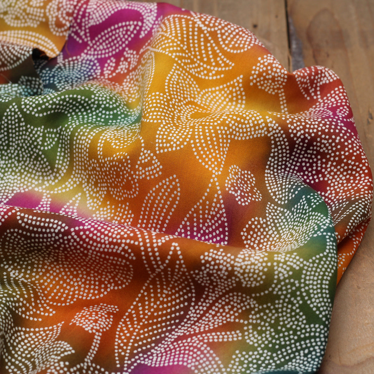 Tissu Viscose Batik #9 -FLOWERS (Vendu x10cm) Tissus Sélection Gaspard & Léonie | Gaspard et Léonie Tissus en ligne et Mercerie à Toulouse