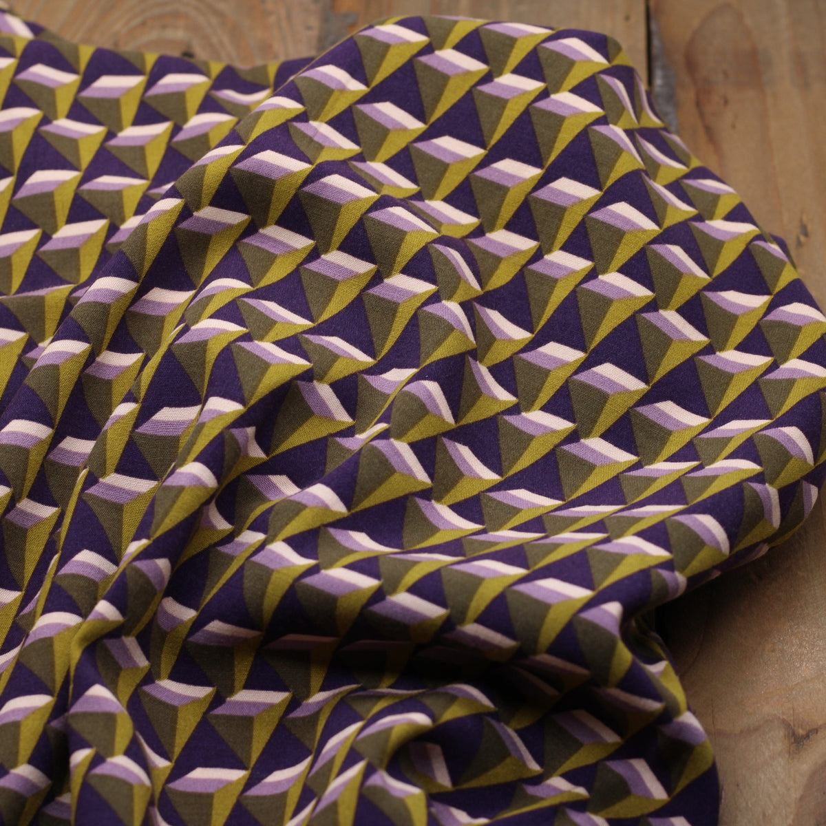 Tissu Viscose Stretch PYRAMID - Vert/Violet (Vendu x10cm) Tissus Sélection Gaspard & Léonie | Gaspard et Léonie Tissus en ligne et Mercerie à Toulouse