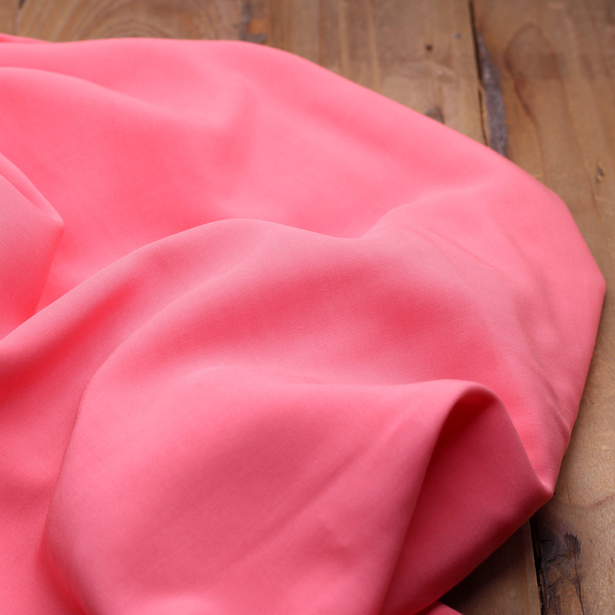 Tissu Viscose Unie - Corail clair (Vendu x10cm) Tissus Sélection Gaspard & Léonie | Gaspard et Léonie Tissus en ligne et Mercerie à Toulouse