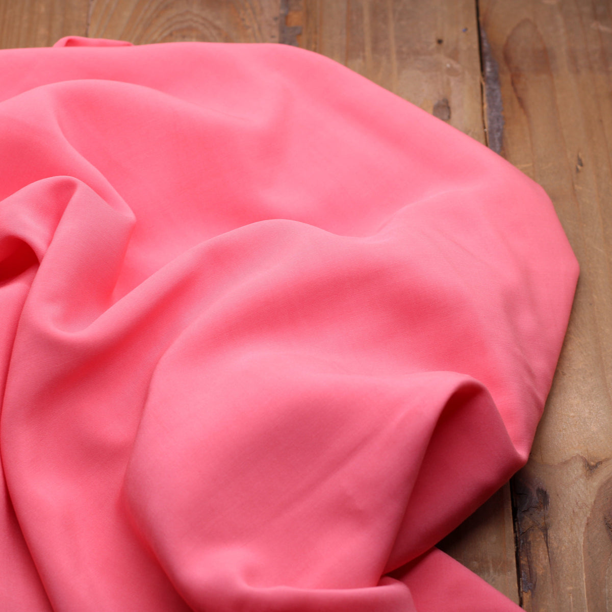 Tissu Viscose Unie - Corail clair (Vendu x10cm) Tissus Sélection Gaspard & Léonie | Gaspard et Léonie Tissus en ligne et Mercerie à Toulouse