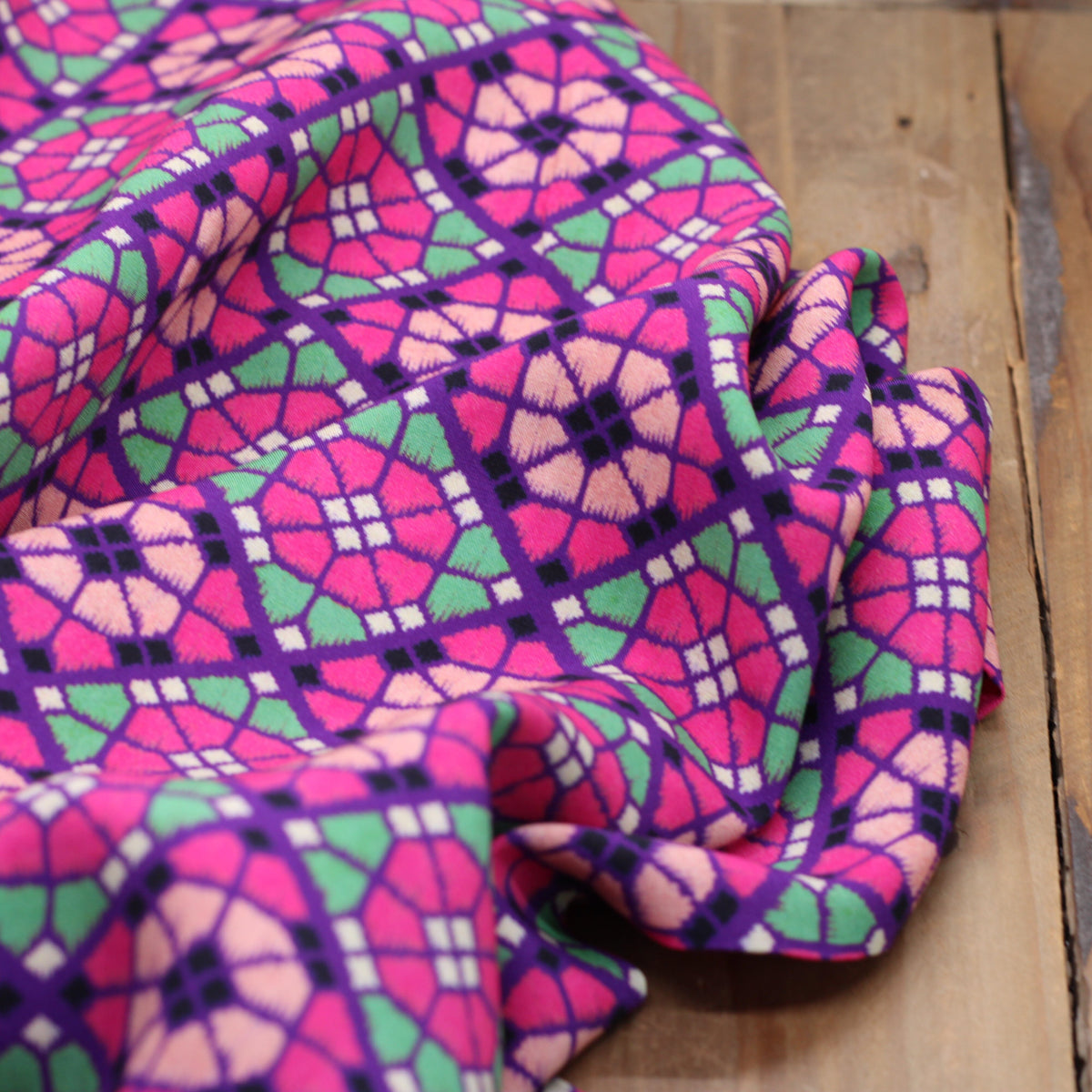 Tissu Viscose - VIA - Fuchsia/vert (vendu x10cm) Tissus Sélection Gaspard & Léonie | Gaspard et Léonie Tissus en ligne et Mercerie à Toulouse
