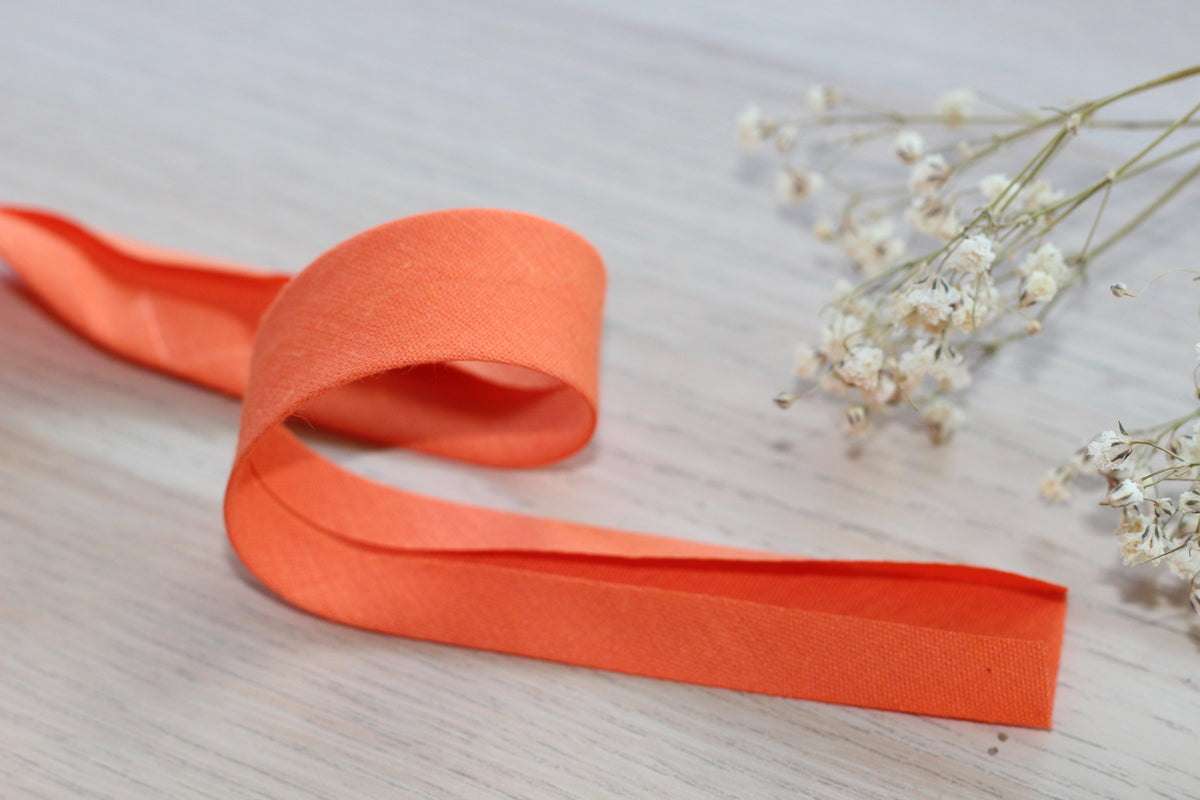 Biais Polycoton uni orange 20mm COL: 25 (Vendu x10cm) - L'atelier de Gaspard et Léonie