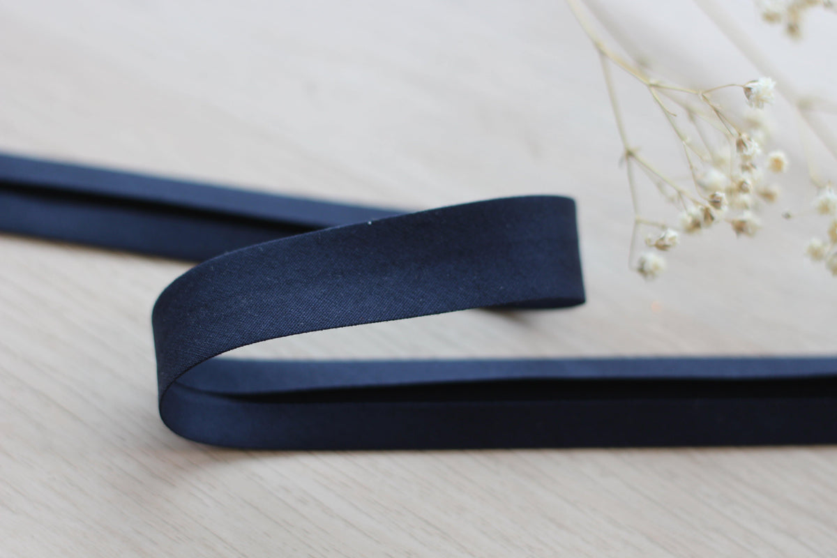 Biais Stretch Bleu nuit 18mm Col:22 (vendu x10cm) - L'atelier de Gaspard et Léonie
