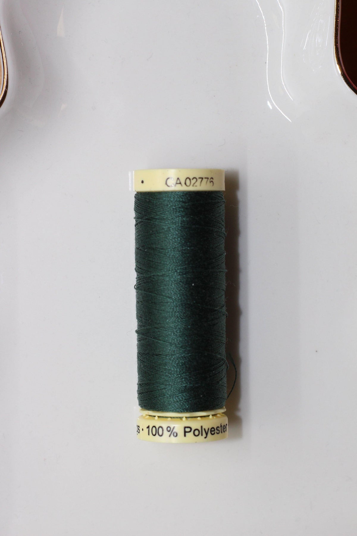 Fil à coudre Gütermann polyester - 555 - L'atelier de Gaspard et Léonie