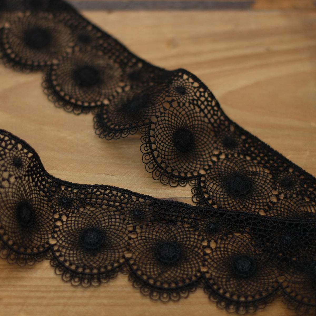 Guipure Dentelle - Noir - 40mm (Vendu x10cm) Mercerie L'atelier de Gaspard et Léonie | Gaspard et Léonie Tissus en ligne et Mercerie à Toulouse