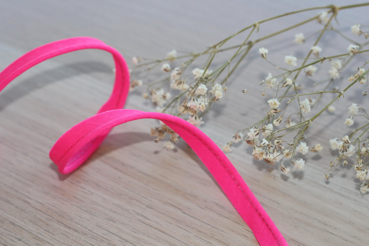 Passepoil Fluo rose 10mm Col: 205 (vendu x10cm) - L'atelier de Gaspard et Léonie