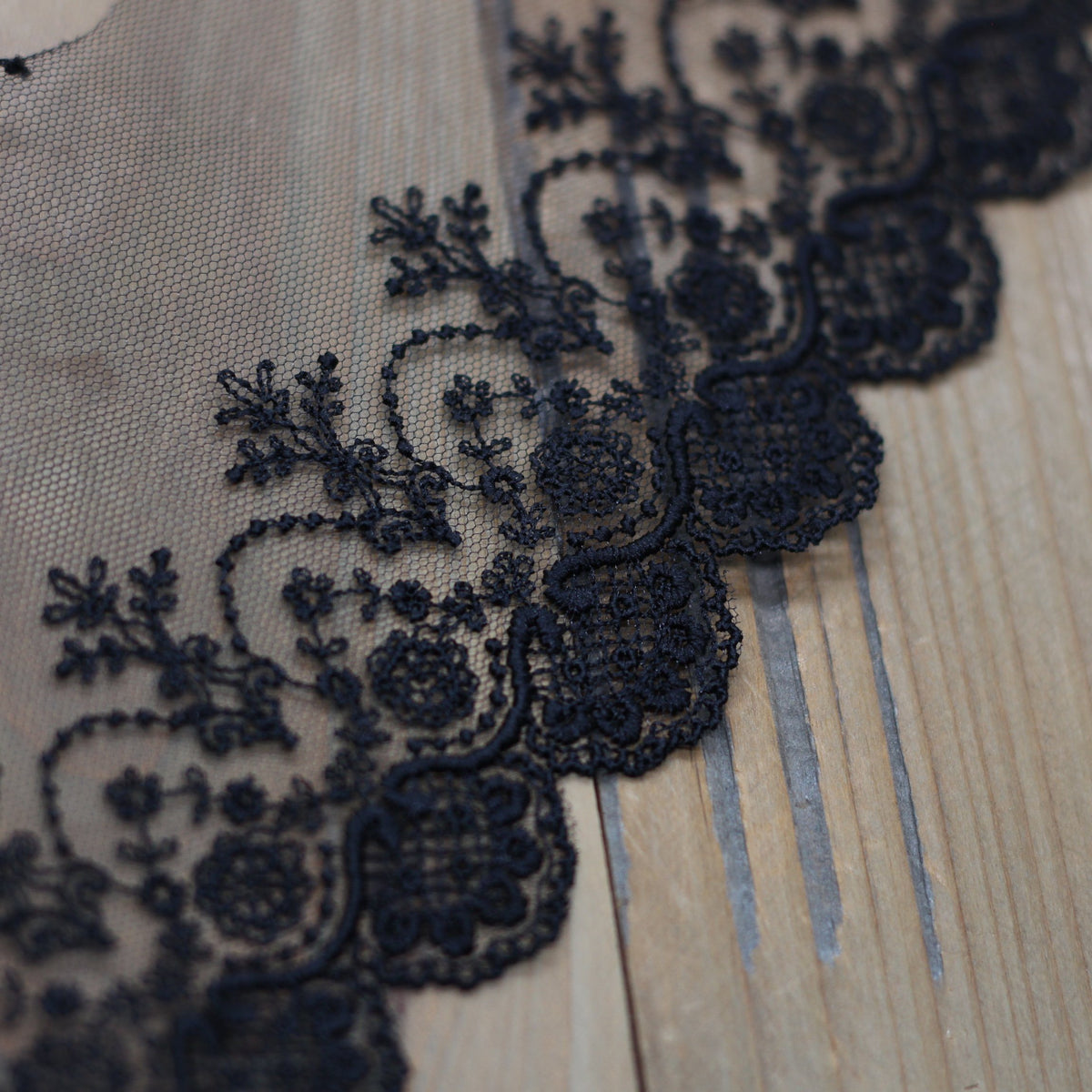 Ruban tulle dentelle/Broderie noir 95mm (vendu x10cm) Mercerie Sélection Gaspard & Léonie | Gaspard et Léonie Tissus Mercerie Toulouse