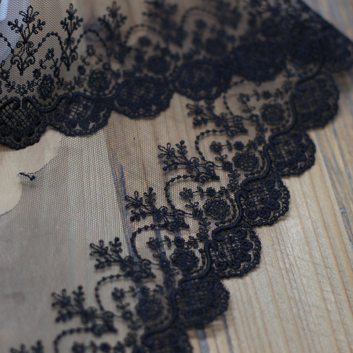 Ruban tulle dentelle/Broderie noir 95mm (vendu x10cm) Mercerie Sélection Gaspard & Léonie | Gaspard et Léonie Tissus Mercerie Toulouse