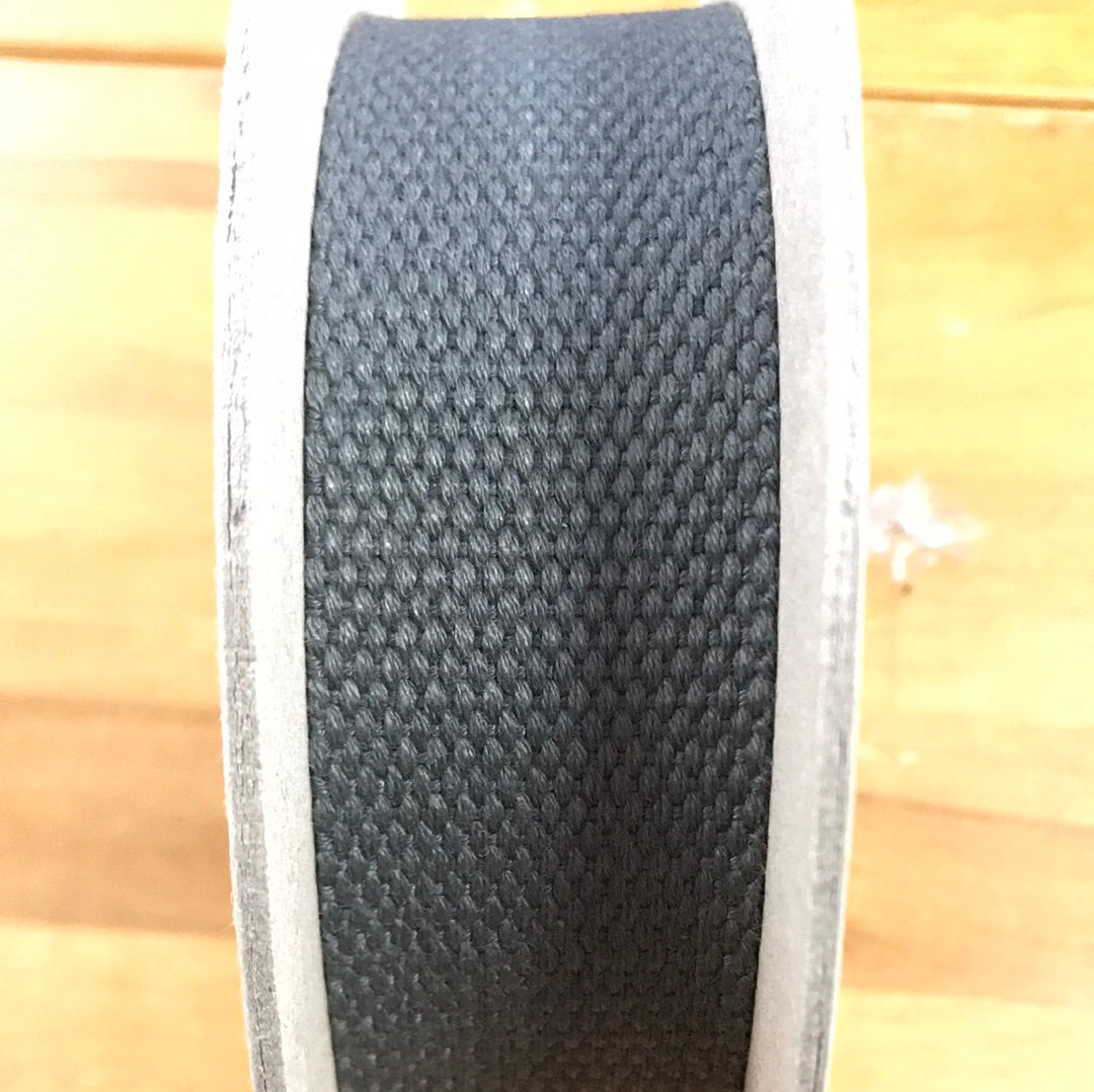Sangle Unie 30mm (Vendu x10cm) GRIS FONCÉ COL:05 Sélection Gaspard & Léonie | Gaspard et Léonie Tissus en ligne et Mercerie à Toulouse