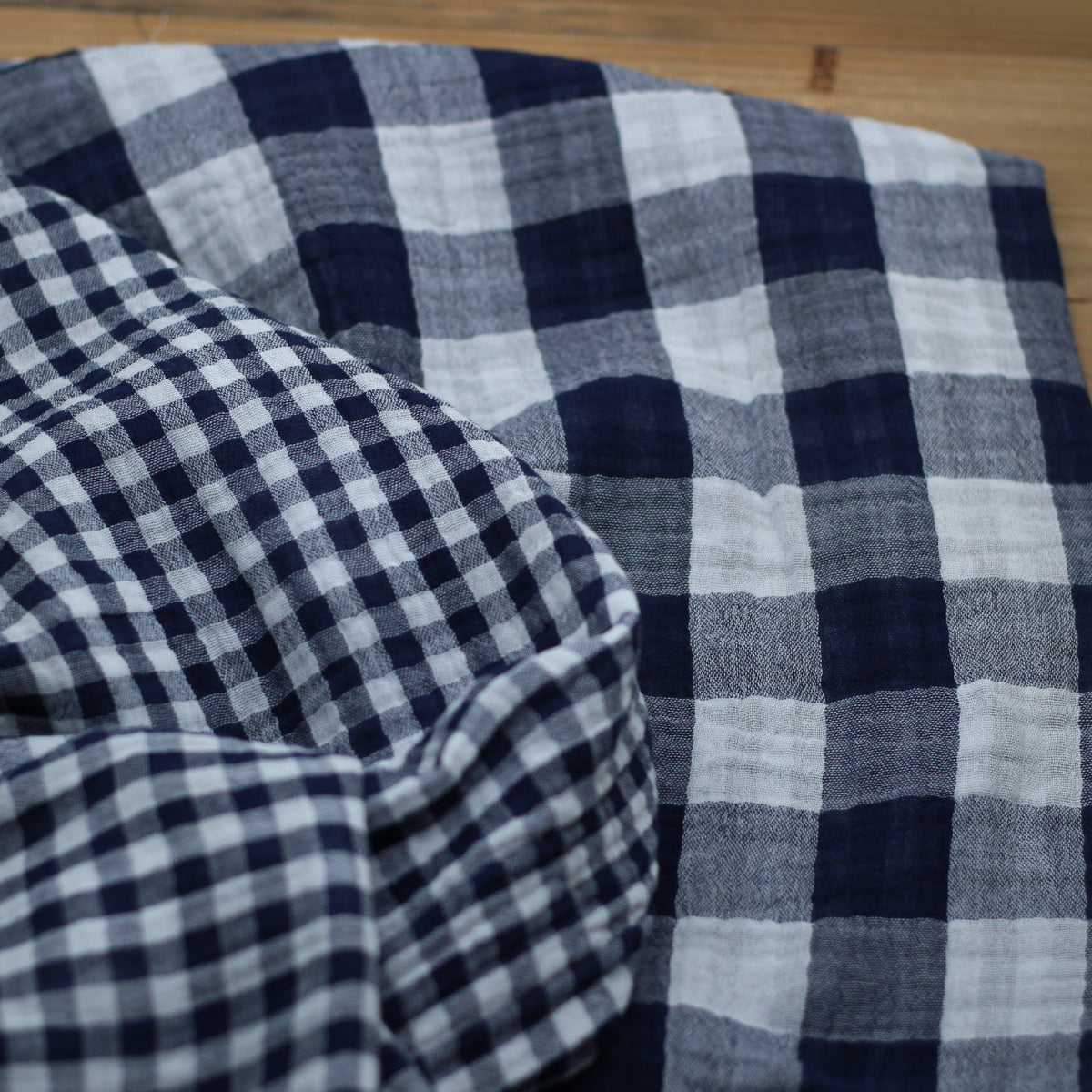 Tissu double Gaze de coton Réversible - Carreaux Vichy - Marine (Vendu x10cm) Tissus Sélection Gaspard & Léonie | Gaspard et Léonie Tissus en ligne et Mercerie à Toulouse