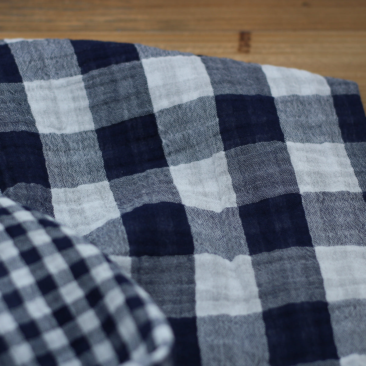 Tissu double Gaze de coton Réversible - Carreaux Vichy - Marine (Vendu x10cm) Tissus Sélection Gaspard & Léonie | Gaspard et Léonie Tissus en ligne et Mercerie à Toulouse
