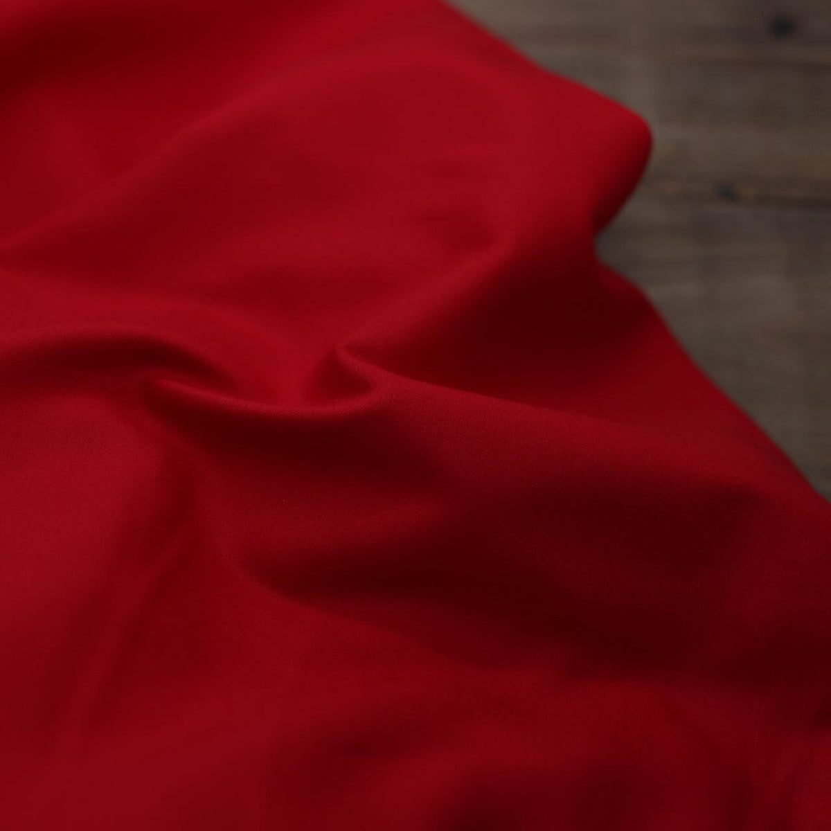 Tissu Gabardine de coton unie Stretch - Rouge (Vendu par 10cm) Tissus Sélection Gaspard & Léonie | Gaspard et Léonie Tissus en ligne et Mercerie à Toulouse