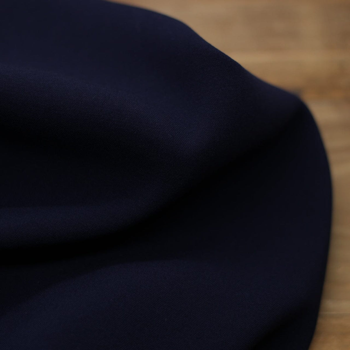 Tissu Viscose Stretch uni - Marine (Vendu x10cm) Tissus Sélection Gaspard & Léonie | Gaspard et Léonie Tissus en ligne et Mercerie à Toulouse