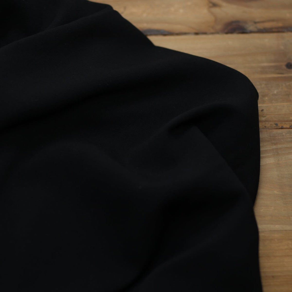 Tissu Viscose Stretch uni - Noir (Vendu x10cm) Tissus Sélection Gaspard & Léonie | Gaspard et Léonie Tissus en ligne et Mercerie à Toulouse