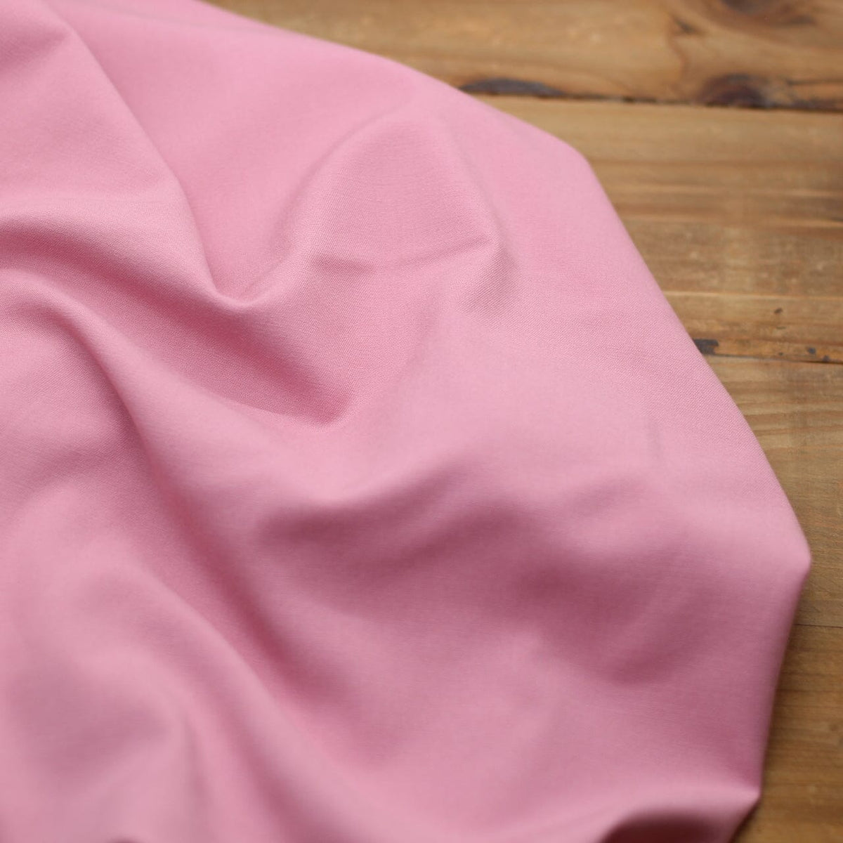 Tissu Viscose Stretch uni - Rose (Vendu x10cm) Tissus Sélection Gaspard & Léonie | Gaspard et Léonie Tissus en ligne et Mercerie à Toulouse