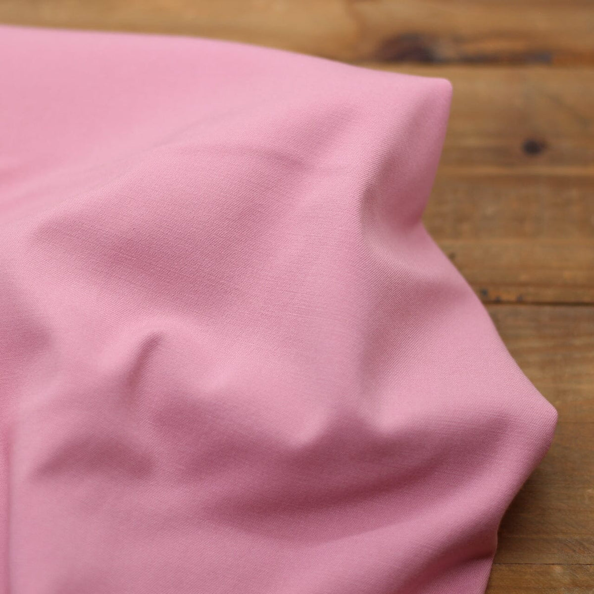 Tissu Viscose Stretch uni - Rose (Vendu x10cm) Tissus Sélection Gaspard & Léonie | Gaspard et Léonie Tissus en ligne et Mercerie à Toulouse