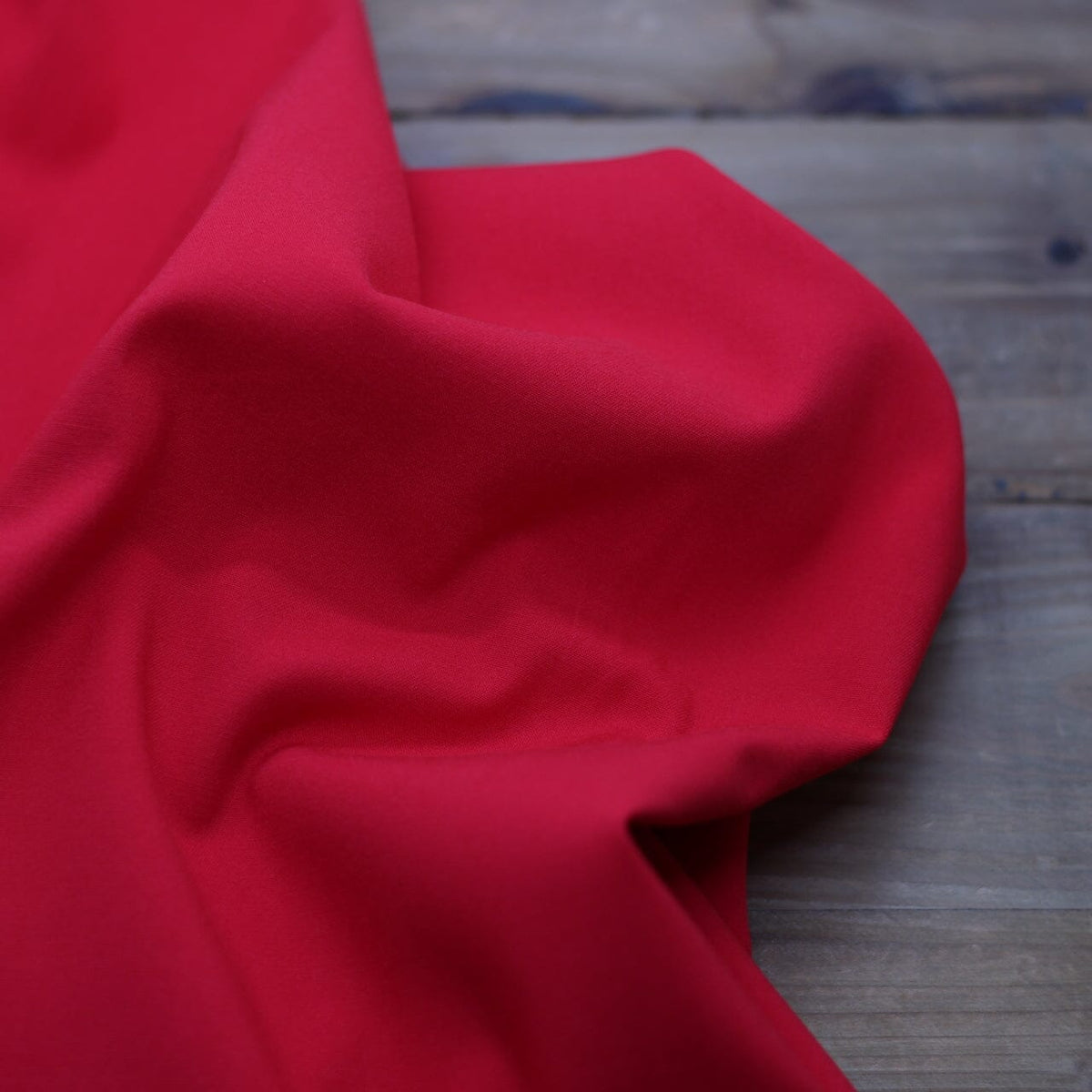 Tissu Viscose Stretch uni - Rouge (Vendu x10cm) Tissus Sélection Gaspard & Léonie | Gaspard et Léonie Tissus en ligne et Mercerie à Toulouse